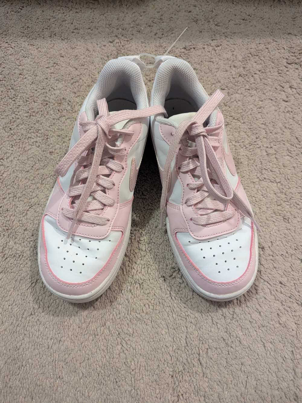 Nike Kids Low-Top Sneakers in White and Light Pink